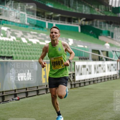 13.09.2026 - 21. swb-Marathon Bremen Michael Burmester http://msf.ph/oto/10426457 13.09.2026 10:16:45 Laufen im Stadion 10597, 12272, 13501, 13510, 13515, 13517, 13522, 13542, 13547, 13561, 13567, 13569, 13576, 13579, 13623, 13627, 13635 meine-sportfotos.de