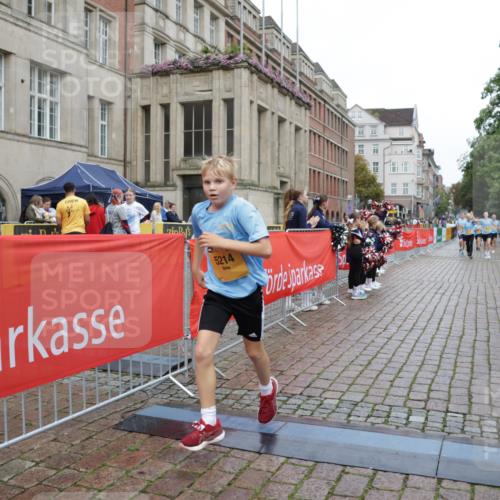 13.09.2026 - Kiel Lauf Yannick Fuchs http://msf.ph/oto/10426475 13.09.2026 09:47:03 Ziel 1402, 2759, 2779, 4238, 4940, 5217, 5351, 6074, 6207, 7731, 9385, 10009, 10224, 10301, 10731, 10742, 10744, 11862, 12622, 288, 2527, 2718, 3033, 3035, 3808, 4087, 4906, 6048, 6355, 6577, 6638, 7190, 7213, 7439, 7446, 7675, 7754, 7921, 8409, 8887, 8929, 8994, 9141, 9832, 10177, 10322, 10946, 11861, 12173, 12552, 12725, 544, 1235, 1324, 2587, 2870, 5167, 6575, 7461, 8231, 8524, 9091, 10076, 10555, 11964, 12635, 167, 181, 3361, 6577, 9832, 11859 meine-sportfotos.de