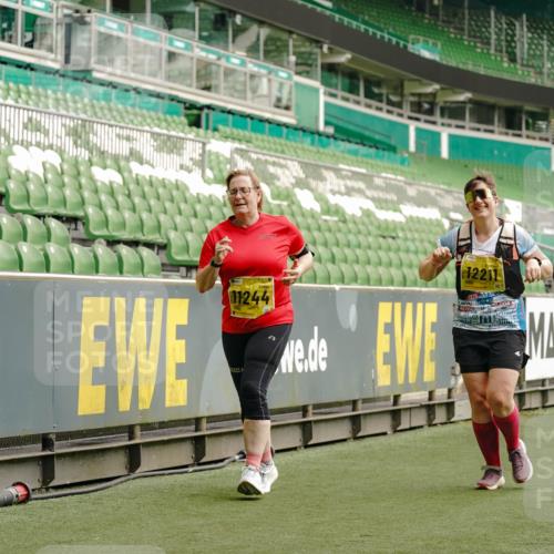 13.09.2026 - 21. swb-Marathon Bremen Michael Burmester http://msf.ph/oto/10426477 13.09.2026 10:49:45 Laufen im Stadion 10407, 10413, 10627, 10667, 10710, 10754, 11031, 11254, 11266, 11541, 11712, 11780, 11851, 11942, 11980, 12440, 12542, 10137, 10161, 10194, 10202, 10242, 10344, 10349, 10430, 10472, 10524, 10535, 10568, 10600, 10651, 10895, 10933, 10970, 11050, 11181, 11200, 11244, 11296, 11309, 11367, 11457, 11529, 11530, 11546, 11573, 11574, 11579, 11639, 11675, 11709, 11760, 11821, 12089, 12153, 12177, 12178 meine-sportfotos.de