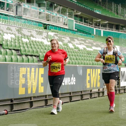 13.09.2026 - 21. swb-Marathon Bremen Michael Burmester http://msf.ph/oto/10426481 13.09.2026 10:49:45 Laufen im Stadion 10407, 10413, 10627, 10667, 10710, 10754, 11031, 11254, 11266, 11541, 11712, 11780, 11851, 11942, 11980, 12440, 12542, 10137, 10161, 10194, 10202, 10242, 10344, 10349, 10430, 10472, 10524, 10535, 10568, 10600, 10651, 10895, 10933, 10970, 11050, 11181, 11200, 11244, 11296, 11309, 11367, 11457, 11529, 11530, 11546, 11573, 11574, 11579, 11639, 11675, 11709, 11760, 11821, 12089, 12153, 12177, 12178 meine-sportfotos.de