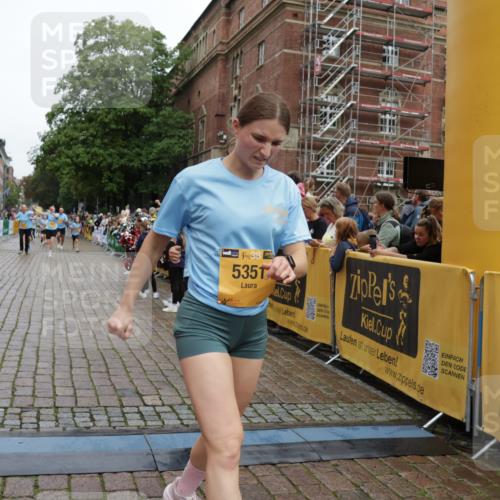 13.09.2026 - Kiel Lauf Yannick Fuchs http://msf.ph/oto/10426488 13.09.2026 09:47:04 Ziel 1402, 2759, 2779, 4238, 4940, 5217, 5351, 6074, 6207, 7461, 7731, 9385, 10009, 10224, 10301, 10731, 10742, 10744, 11862, 12622, 288, 2527, 2718, 3033, 3035, 3808, 4087, 4906, 6048, 6207, 6355, 6577, 6638, 7190, 7213, 7439, 7446, 7675, 7754, 7921, 8409, 8887, 8929, 8994, 9141, 9832, 10177, 10322, 10946, 12173, 12552, 12725, 544, 1235, 1324, 2587, 2870, 5167, 6575, 8231, 8524, 9091, 10076, 10555, 11964, 12635, 167, 181, 3361, 6355, 6577, 7439, 9832, 11859 meine-sportfotos.de