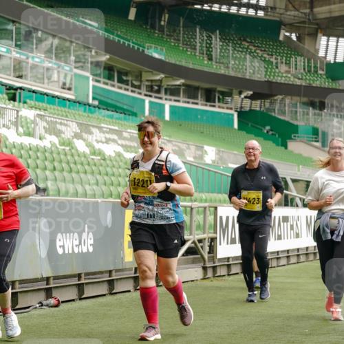 13.09.2026 - 21. swb-Marathon Bremen Michael Burmester http://msf.ph/oto/10426490 13.09.2026 10:49:46 Laufen im Stadion 10407, 10413, 10627, 10667, 10710, 10754, 11031, 11254, 11266, 11541, 11712, 11780, 11851, 11942, 11980, 12440, 12542, 10137, 10161, 10194, 10202, 10242, 10344, 10349, 10430, 10472, 10524, 10535, 10600, 10651, 10895, 10933, 10970, 11050, 11181, 11200, 11244, 11296, 11309, 11367, 11457, 11529, 11530, 11546, 11573, 11574, 11579, 11639, 11675, 11709, 11760, 11821, 12089, 12153, 12177, 12178 meine-sportfotos.de