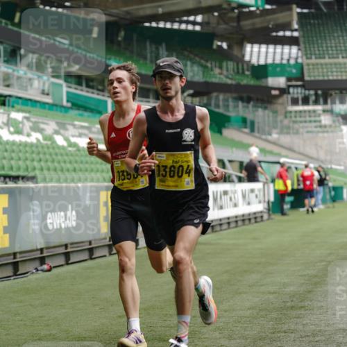 13.09.2026 - 21. swb-Marathon Bremen Michael Burmester http://msf.ph/oto/10426509 13.09.2026 10:16:48 Laufen im Stadion 10597, 12272, 13501, 13510, 13515, 13517, 13522, 13542, 13547, 13561, 13567, 13569, 13576, 13579, 13604, 13623, 13627, 13635 meine-sportfotos.de