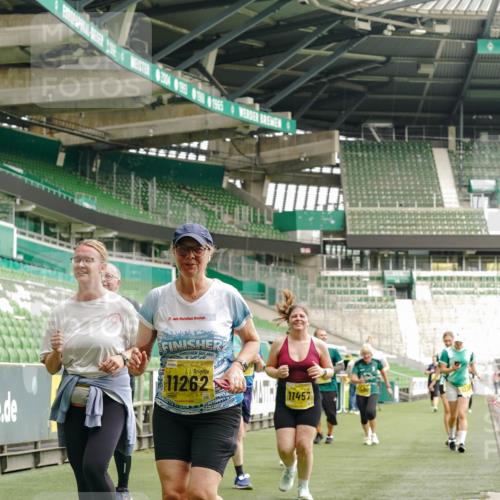 13.09.2026 - 21. swb-Marathon Bremen Michael Burmester http://msf.ph/oto/10426549 13.09.2026 10:49:49 Laufen im Stadion 10407, 10413, 10627, 10667, 10710, 10754, 11031, 11254, 11266, 11541, 11712, 11780, 11851, 11942, 11980, 12440, 12542, 10137, 10161, 10194, 10202, 10242, 10349, 10430, 10472, 10524, 10535, 10600, 10651, 10895, 10933, 10970, 11050, 11181, 11200, 11244, 11296, 11309, 11367, 11457, 11529, 11530, 11546, 11573, 11574, 11579, 11639, 11675, 11709, 11760, 11821, 12089, 12153, 12177, 12178 meine-sportfotos.de