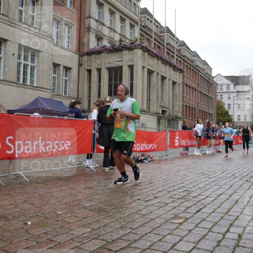 13.09.2026 - Kiel Lauf Yannick Fuchs http://msf.ph/oto/10426560 13.09.2026 11:04:40 Ziel 711, 1228, 1289, 1431, 4200, 4758, 4759, 5963, 6752, 8697, 8950, 8951, 9667, 9815, 9818, 10016, 10593, 12252, 12438, 12826, 460, 567, 978, 1204, 1316, 1554, 2062, 2298, 2654, 2662, 2750, 2758, 3140, 3141, 3195, 3336, 3378, 3961, 3963, 4155, 4870, 4936, 5806, 6010, 6092, 6310, 6962, 6963, 7016, 7157, 7451, 7686, 8835, 8956, 9067, 9806, 9980, 9987, 10130, 10776, 11050, 11151, 11152, 11856, 12179, 1056, 1861, 2093, 2804, 4211, 4391, 6443, 1902 meine-sportfotos.de