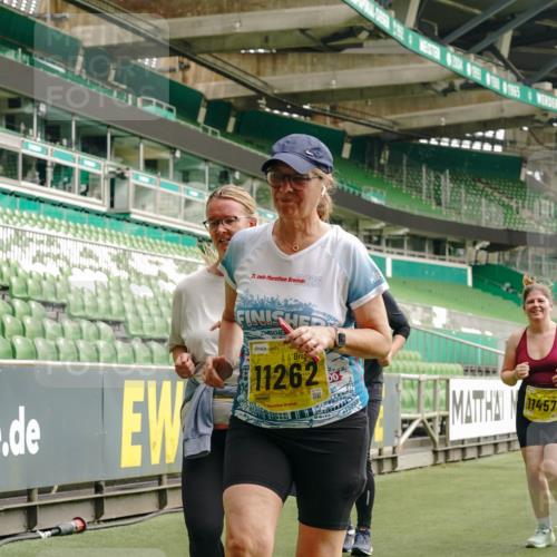 13.09.2026 - 21. swb-Marathon Bremen Michael Burmester http://msf.ph/oto/10426566 13.09.2026 10:49:50 Laufen im Stadion 10407, 10413, 10627, 10667, 10710, 10754, 11031, 11254, 11266, 11541, 11712, 11780, 11851, 11942, 11980, 12440, 12542, 10137, 10161, 10202, 10242, 10349, 10430, 10472, 10524, 10535, 10600, 10651, 10895, 10933, 10970, 11050, 11181, 11200, 11244, 11296, 11309, 11367, 11457, 11529, 11530, 11546, 11573, 11574, 11579, 11639, 11675, 11709, 11760, 11821, 12089, 12153, 12177, 12178 meine-sportfotos.de