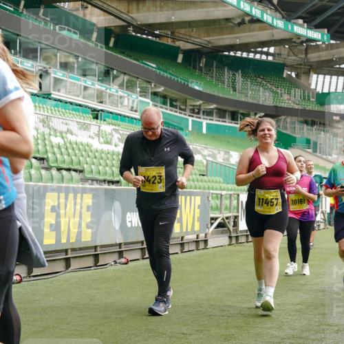13.09.2026 - 21. swb-Marathon Bremen Michael Burmester http://msf.ph/oto/10426586 13.09.2026 10:49:51 Laufen im Stadion 10407, 10413, 10627, 10667, 10710, 10754, 11031, 11254, 11266, 11541, 11712, 11780, 11851, 11942, 11980, 12440, 12542, 10137, 10161, 10202, 10242, 10349, 10430, 10472, 10524, 10535, 10651, 10895, 10933, 10970, 11050, 11181, 11200, 11244, 11296, 11309, 11367, 11457, 11529, 11530, 11546, 11573, 11574, 11579, 11639, 11675, 11709, 11760, 11821, 12089, 12153, 12177, 12178 meine-sportfotos.de