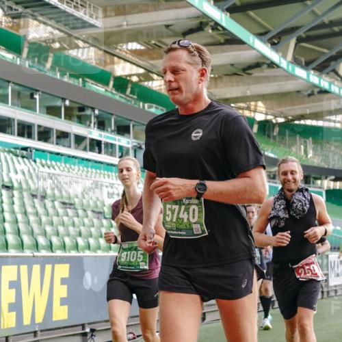 13.09.2026 - 21. swb-Marathon Bremen Michael Burmester http://msf.ph/oto/10426596 13.09.2026 13:25:15 Laufen im Stadion 137, 182, 213, 294, 505, 530, 543, 548, 645, 721, 723, 739, 743, 752, 815, 818, 966, 1273, 1283, 1410, 1443, 1459, 1463, 1471, 1487, 1491, 1504, 1515, 1530, 1561, 1744, 1828, 1830, 1944, 1953, 2058, 2059, 2095, 2211, 2252, 2267, 2271, 2298, 2308, 2312, 2323, 2354, 2382, 2384, 2465, 2483, 2497, 2503, 2506, 2554, 2571, 2591, 2644, 2752, 2762, 2776, 2833, 2878, 2896, 2981, 3005, 3062, 3097, 3142, 3172, 3211, 3259, 3289, 3298, 3306, 3312, 3329, 3381, 3390 meine-sportfotos.de