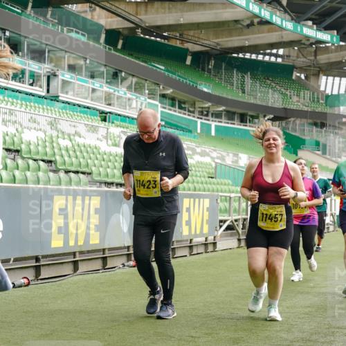 13.09.2026 - 21. swb-Marathon Bremen Michael Burmester http://msf.ph/oto/10426601 13.09.2026 10:49:51 Laufen im Stadion 10407, 10413, 10627, 10667, 10710, 10754, 11031, 11254, 11266, 11541, 11712, 11780, 11851, 11942, 11980, 12440, 12542, 10137, 10161, 10202, 10242, 10349, 10430, 10472, 10524, 10535, 10651, 10895, 10933, 10970, 11050, 11181, 11200, 11244, 11296, 11309, 11367, 11457, 11529, 11530, 11546, 11573, 11574, 11579, 11639, 11675, 11709, 11760, 11821, 12089, 12153, 12177, 12178 meine-sportfotos.de