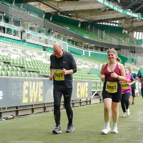 13.09.2026 - 21. swb-Marathon Bremen Michael Burmester http://msf.ph/oto/10426609 13.09.2026 10:49:51 Laufen im Stadion 10407, 10413, 10627, 10667, 10710, 10754, 11031, 11254, 11266, 11541, 11712, 11780, 11851, 11942, 11980, 12440, 12542, 10137, 10161, 10202, 10242, 10349, 10430, 10472, 10524, 10535, 10651, 10895, 10933, 10970, 11050, 11181, 11200, 11244, 11296, 11309, 11367, 11457, 11529, 11530, 11546, 11573, 11574, 11579, 11639, 11675, 11709, 11760, 11821, 12089, 12153, 12177, 12178 meine-sportfotos.de