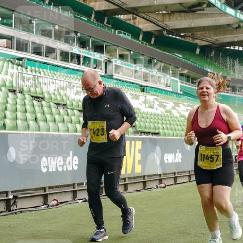 13.09.2026 - 21. swb-Marathon Bremen Michael Burmester http://msf.ph/oto/10426618 13.09.2026 10:49:52 Laufen im Stadion 10407, 10413, 10627, 10667, 10710, 10754, 11031, 11254, 11266, 11541, 11712, 11780, 11851, 11942, 11980, 12440, 12542, 10137, 10161, 10202, 10242, 10349, 10430, 10472, 10524, 10535, 10651, 10895, 10933, 10970, 11050, 11181, 11200, 11244, 11296, 11309, 11367, 11457, 11529, 11530, 11546, 11573, 11574, 11579, 11639, 11675, 11709, 11760, 11821, 12089, 12153, 12177, 12178 meine-sportfotos.de