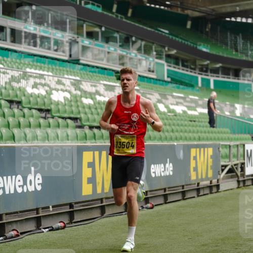 13.09.2026 - 21. swb-Marathon Bremen Michael Burmester http://msf.ph/oto/10426639 13.09.2026 10:17:07 Laufen im Stadion 10597, 12272, 12458, 13501, 13504, 13510, 13515, 13517, 13522, 13542, 13547, 13561, 13567, 13569, 13576, 13579, 13603, 13604, 13623, 13635 meine-sportfotos.de