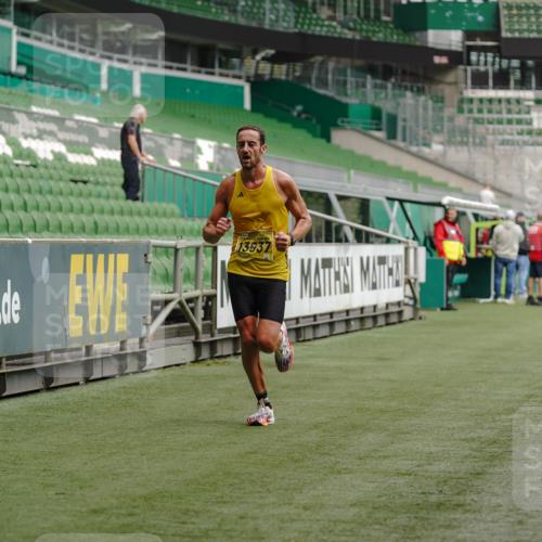 13.09.2026 - 21. swb-Marathon Bremen Michael Burmester http://msf.ph/oto/10426666 13.09.2026 10:17:08 Laufen im Stadion 10597, 12272, 12458, 13501, 13504, 13510, 13515, 13517, 13522, 13542, 13547, 13561, 13567, 13569, 13576, 13579, 13603, 13604, 13623, 13635 meine-sportfotos.de