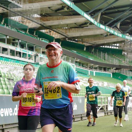 13.09.2026 - 21. swb-Marathon Bremen Michael Burmester http://msf.ph/oto/10426709 13.09.2026 10:49:55 Laufen im Stadion 10413, 10627, 10667, 10710, 10754, 11031, 11254, 11266, 11541, 11712, 11780, 11851, 11942, 11980, 12440, 10137, 10161, 10202, 10242, 10349, 10430, 10472, 10524, 10535, 10651, 10895, 10933, 10970, 11050, 11181, 11244, 11296, 11309, 11367, 11457, 11529, 11530, 11546, 11573, 11574, 11579, 11639, 11675, 11709, 11760, 11821, 12153, 12177, 12178 meine-sportfotos.de