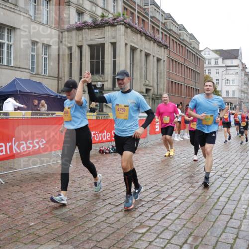 13.09.2026 - Kiel Lauf Yannick Fuchs http://msf.ph/oto/10426756 13.09.2026 11:05:08 Ziel 1186, 2142, 2308, 4262, 5002, 5021, 9330, 9605, 10003, 10138, 711, 1056, 1228, 1289, 1431, 1861, 2093, 2804, 4200, 4211, 4391, 4758, 4759, 5963, 6393, 6443, 6752, 8149, 8697, 8950, 8951, 9647, 9667, 9815, 9818, 10016, 10217, 10484, 10593, 10679, 11906, 11948, 12252, 12406, 12438, 12472, 1476, 2070, 3122, 3159, 3284, 3421, 6447, 7386, 7716, 7860, 8124, 8949, 10133, 11094, 11160, 11341, 567, 1554, 2298, 2758, 4200, 4758, 4759, 8950, 8951, 9667, 12826 meine-sportfotos.de
