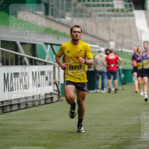 13.09.2026 - 21. swb-Marathon Bremen Michael Burmester http://msf.ph/oto/10426775 13.09.2026 10:17:21 Laufen im Stadion 10597, 12272, 12457, 12458, 13501, 13504, 13510, 13515, 13517, 13522, 13542, 13547, 13561, 13567, 13569, 13572, 13576, 13579, 13603, 13604, 13623, 13630, 13635 meine-sportfotos.de