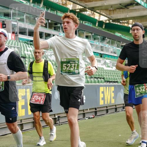 13.09.2026 - 21. swb-Marathon Bremen Michael Burmester http://msf.ph/oto/10426779 13.09.2026 13:02:18 Laufen im Stadion 150, 282, 318, 440, 531, 722, 930, 936, 946, 1006, 1067, 1163, 1250, 1436, 1448, 1460, 1582, 1611, 1896, 2033, 2047, 2062, 2276, 2292, 2345, 2364, 2370, 2378, 2409, 2421, 2485, 2491, 2513, 2560, 2561, 2627, 2638, 2666, 2668, 2779, 2900, 2987, 3013, 3044, 3114, 3163, 3164, 3187, 3248, 3258, 3294, 3334, 3372, 3374, 3375, 3392, 3496, 3524, 3526, 3527, 3576, 3585, 3603, 3667, 3721, 3806, 3852, 3893, 3938, 3970, 3983, 4000, 4077, 4133, 4506, 4558 meine-sportfotos.de