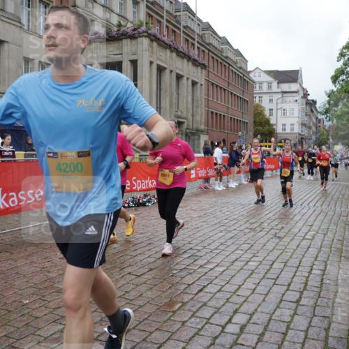 13.09.2026 - Kiel Lauf Yannick Fuchs http://msf.ph/oto/10426780 13.09.2026 11:05:09 Ziel 1186, 2142, 2308, 3159, 4262, 5002, 5021, 8124, 9330, 9605, 10003, 10138, 711, 1056, 1228, 1289, 1431, 1861, 2093, 2804, 4200, 4211, 4391, 4758, 4759, 5963, 6393, 6443, 6752, 8149, 8697, 8950, 8951, 9647, 9815, 9818, 10016, 10217, 10484, 10593, 10679, 11906, 11948, 12252, 12406, 12438, 12472, 1476, 1491, 2070, 3122, 3284, 3421, 6447, 7386, 7716, 7860, 8334, 8949, 10133, 11094, 11160, 11341, 567, 2298, 2758, 4200, 4758, 4759, 8950, 8951, 9667, 12826 meine-sportfotos.de