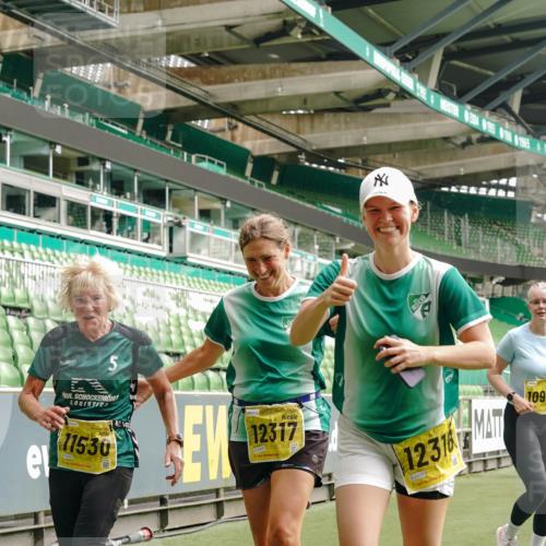 13.09.2026 - 21. swb-Marathon Bremen Michael Burmester http://msf.ph/oto/10426786 13.09.2026 10:49:59 Laufen im Stadion 10413, 10627, 10667, 10710, 10754, 11031, 11254, 11266, 11541, 11712, 11780, 11851, 11942, 11980, 12440, 10161, 10202, 10242, 10349, 10430, 10472, 10524, 10535, 10651, 10895, 10933, 10970, 11050, 11181, 11244, 11296, 11309, 11367, 11457, 11529, 11530, 11546, 11573, 11574, 11579, 11639, 11675, 11709, 11760, 11821, 12153, 12177, 12178 meine-sportfotos.de