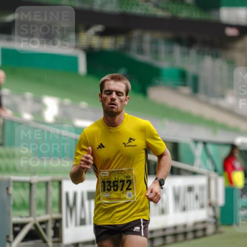 13.09.2026 - 21. swb-Marathon Bremen Michael Burmester http://msf.ph/oto/10426787 13.09.2026 10:17:23 Laufen im Stadion 10597, 12272, 12457, 12458, 13501, 13504, 13510, 13515, 13517, 13522, 13542, 13547, 13561, 13567, 13569, 13571, 13572, 13576, 13579, 13603, 13604, 13623, 13630, 13635 meine-sportfotos.de
