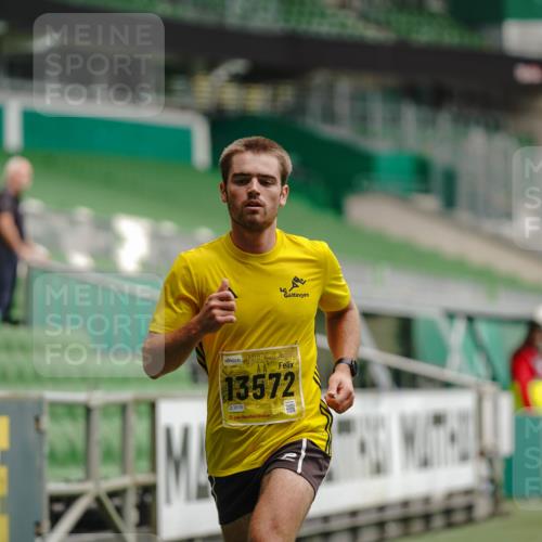 13.09.2026 - 21. swb-Marathon Bremen Michael Burmester http://msf.ph/oto/10426800 13.09.2026 10:17:23 Laufen im Stadion 10597, 12272, 12457, 12458, 13501, 13504, 13510, 13515, 13517, 13522, 13542, 13547, 13561, 13567, 13569, 13571, 13572, 13576, 13579, 13603, 13604, 13623, 13630, 13635 meine-sportfotos.de