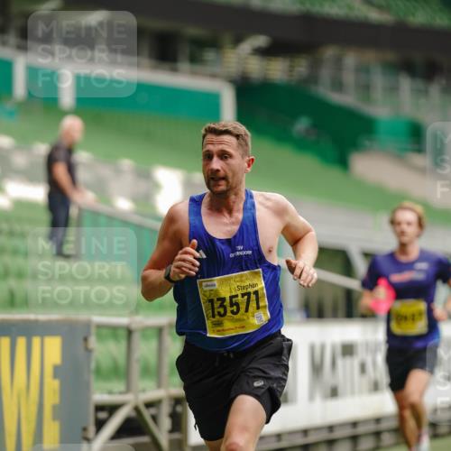 13.09.2026 - 21. swb-Marathon Bremen Michael Burmester http://msf.ph/oto/10426829 13.09.2026 10:17:27 Laufen im Stadion 10597, 12272, 12457, 12458, 13501, 13504, 13510, 13515, 13517, 13522, 13542, 13547, 13554, 13561, 13567, 13569, 13571, 13572, 13576, 13579, 13602, 13603, 13604, 13623, 13630, 13635 meine-sportfotos.de