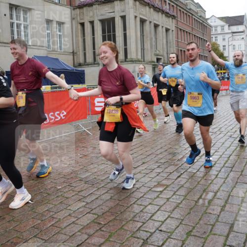 13.09.2026 - Kiel Lauf Yannick Fuchs http://msf.ph/oto/10426836 13.09.2026 11:05:17 Ziel 1186, 1476, 2070, 3159, 3284, 4262, 5002, 6447, 7386, 7716, 7860, 8124, 8949, 10133, 11094, 11341, 711, 1056, 1228, 1289, 1431, 1861, 2093, 2142, 2308, 2804, 4211, 4262, 4391, 5021, 5963, 6393, 6443, 6752, 8149, 9330, 9605, 9647, 10003, 10138, 10217, 10484, 10593, 10679, 11906, 11948, 12406, 12438, 12472, 1491, 2365, 3122, 3352, 3421, 4979, 5888, 5909, 5954, 7899, 8334, 9480, 9589, 9747, 10599, 11160, 11618, 711, 1228, 1289, 1431, 4200, 5963, 6752, 8697, 8950, 8951 meine-sportfotos.de