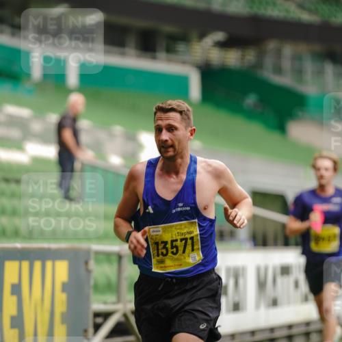 13.09.2026 - 21. swb-Marathon Bremen Michael Burmester http://msf.ph/oto/10426842 13.09.2026 10:17:27 Laufen im Stadion 10597, 12272, 12457, 12458, 13501, 13504, 13510, 13515, 13517, 13522, 13542, 13547, 13554, 13561, 13567, 13569, 13571, 13572, 13576, 13579, 13602, 13603, 13604, 13623, 13630, 13635 meine-sportfotos.de