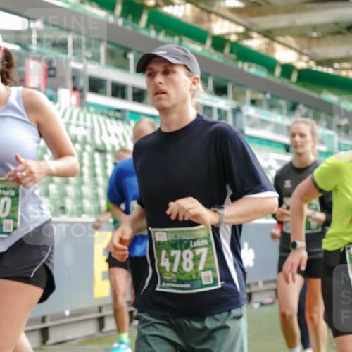 13.09.2026 - 21. swb-Marathon Bremen Michael Burmester http://msf.ph/oto/10426844 13.09.2026 13:25:22 Laufen im Stadion 213, 294, 505, 530, 543, 548, 645, 723, 739, 752, 815, 818, 966, 1273, 1283, 1410, 1443, 1459, 1463, 1471, 1487, 1491, 1504, 1515, 1530, 1561, 1618, 1744, 1828, 1830, 1944, 1953, 2058, 2059, 2095, 2211, 2252, 2267, 2271, 2298, 2308, 2312, 2323, 2354, 2382, 2384, 2465, 2483, 2497, 2506, 2554, 2571, 2591, 2644, 2656, 2675, 2752, 2762, 2776, 2833, 2878, 2896, 2970, 2981, 3005, 3062, 3097, 3142, 3172, 3211, 3259, 3298, 3306, 3312, 3329, 3381, 3390, 3433 meine-sportfotos.de