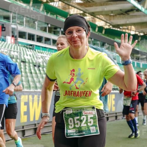 13.09.2026 - 21. swb-Marathon Bremen Michael Burmester http://msf.ph/oto/10426865 13.09.2026 13:25:23 Laufen im Stadion 213, 294, 505, 530, 543, 548, 645, 723, 739, 752, 815, 818, 966, 1273, 1283, 1410, 1443, 1459, 1463, 1471, 1487, 1491, 1504, 1515, 1530, 1561, 1618, 1744, 1828, 1830, 1944, 1953, 2058, 2059, 2095, 2211, 2252, 2267, 2271, 2298, 2308, 2312, 2323, 2354, 2382, 2384, 2465, 2483, 2497, 2506, 2554, 2571, 2591, 2644, 2656, 2675, 2752, 2762, 2776, 2833, 2878, 2896, 2970, 2981, 3005, 3062, 3097, 3142, 3172, 3211, 3259, 3298, 3306, 3312, 3329, 3381, 3390, 3433 meine-sportfotos.de