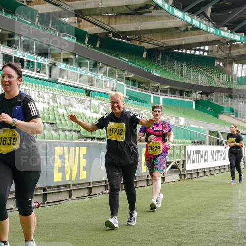 13.09.2026 - 21. swb-Marathon Bremen Michael Burmester http://msf.ph/oto/10426895 13.09.2026 10:50:12 Laufen im Stadion 10413, 10573, 10627, 10667, 10710, 10754, 11031, 11254, 11266, 11712, 11780, 11851, 11942, 12440, 10161, 10349, 10472, 10535, 10895, 10933, 10970, 11050, 11181, 11244, 11296, 11309, 11367, 11457, 11529, 11530, 11546, 11573, 11574, 11579, 11639, 11675, 11709, 11760, 11821, 12157, 12177, 12178 meine-sportfotos.de