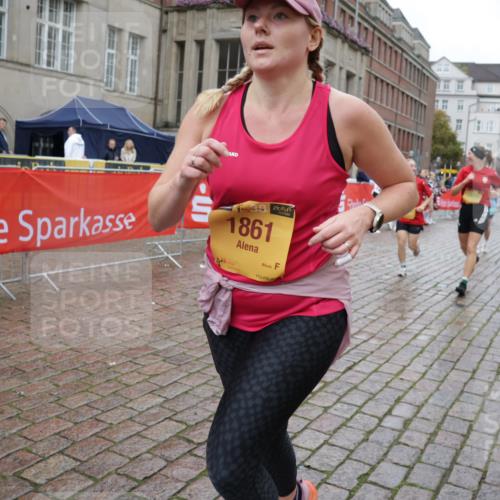 13.09.2026 - Kiel Lauf Yannick Fuchs http://msf.ph/oto/10426909 13.09.2026 11:05:28 Ziel 1476, 1491, 2070, 2365, 3122, 3284, 3421, 5888, 5909, 5954, 6447, 7386, 7716, 7899, 8334, 8949, 9589, 9747, 10133, 11160, 11341, 1186, 1861, 2093, 2142, 2308, 3159, 4262, 4391, 5002, 5021, 6393, 7860, 8124, 8149, 9330, 9605, 9647, 10003, 10138, 10484, 10679, 11094, 11948, 12406, 2959, 3352, 4058, 4148, 4153, 4764, 4979, 5526, 6162, 6668, 8323, 8498, 8879, 9279, 9480, 10386, 10557, 10599, 11049, 11618, 12012, 12233, 1056, 1861, 2804, 4211, 4391, 6393, 6443 meine-sportfotos.de