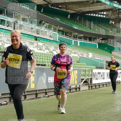 13.09.2026 - 21. swb-Marathon Bremen Michael Burmester http://msf.ph/oto/10426910 13.09.2026 10:50:13 Laufen im Stadion 10413, 10573, 10627, 10667, 10710, 10754, 11031, 11254, 11266, 11712, 11780, 11851, 11942, 12440, 10161, 10349, 10472, 10535, 10895, 10933, 10970, 11050, 11181, 11244, 11296, 11309, 11367, 11457, 11529, 11530, 11546, 11573, 11574, 11579, 11639, 11675, 11709, 11760, 11821, 12157, 12177, 12178 meine-sportfotos.de