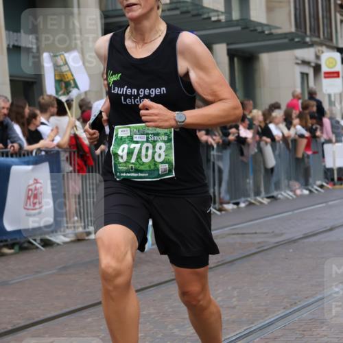 13.09.2026 - 21. swb-Marathon Bremen Strokosch-Dieckow http://msf.ph/oto/10426920 13.09.2026 13:06:49 Ziel 749, 1540, 1863, 3794, 3973, 4808, 6053, 7636, 7876, 8888, 8980, 9708, 9927, 508, 521, 788, 1009, 1770, 1921, 2832, 3127, 3910, 4574, 4777, 5238, 6784, 6951, 8580, 8888 meine-sportfotos.de