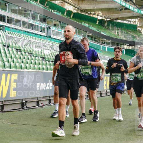 13.09.2026 - 21. swb-Marathon Bremen Michael Burmester http://msf.ph/oto/10426926 13.09.2026 13:25:26 Laufen im Stadion 213, 294, 505, 530, 543, 548, 645, 723, 739, 752, 815, 818, 966, 1273, 1283, 1410, 1443, 1459, 1463, 1471, 1487, 1491, 1504, 1515, 1530, 1561, 1618, 1744, 1828, 1830, 1944, 1953, 2058, 2059, 2095, 2211, 2252, 2267, 2271, 2298, 2308, 2312, 2323, 2354, 2382, 2384, 2465, 2483, 2497, 2506, 2508, 2554, 2558, 2571, 2591, 2644, 2656, 2675, 2752, 2762, 2776, 2833, 2878, 2896, 2970, 2981, 3005, 3062, 3097, 3142, 3172, 3211, 3259, 3298, 3306, 3312, 3329, 3381, 3390, 3433 meine-sportfotos.de