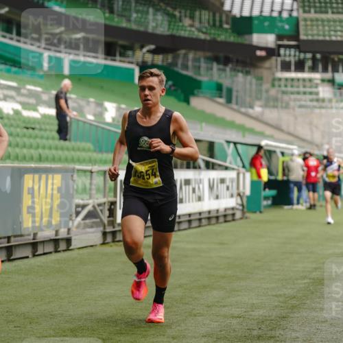 13.09.2026 - 21. swb-Marathon Bremen Michael Burmester http://msf.ph/oto/10426927 13.09.2026 10:17:31 Laufen im Stadion 10597, 12272, 12457, 12458, 13501, 13504, 13510, 13515, 13517, 13522, 13542, 13547, 13554, 13561, 13567, 13569, 13571, 13572, 13576, 13579, 13602, 13603, 13604, 13623, 13630, 13635, 13643 meine-sportfotos.de