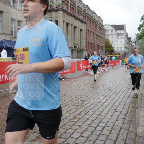 13.09.2026 - Kiel Lauf Yannick Fuchs http://msf.ph/oto/10426947 13.09.2026 11:05:32 Ziel 1491, 2365, 3122, 3352, 3421, 4979, 5888, 5909, 5954, 7899, 8334, 9480, 9589, 9747, 10133, 10599, 11160, 11618, 1186, 1476, 2070, 2093, 2142, 2308, 3159, 3284, 4262, 5002, 5021, 6447, 7386, 7716, 7860, 8124, 8149, 8949, 9330, 9605, 10003, 10133, 10138, 11094, 11341, 2959, 4058, 4148, 4153, 4764, 5526, 5925, 6162, 6668, 8323, 8498, 8879, 9279, 10386, 10557, 11049, 12012, 12233, 12649, 1056, 1861, 2093, 2804, 4211, 4391, 6393, 8149 meine-sportfotos.de