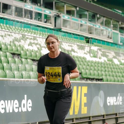 13.09.2026 - 21. swb-Marathon Bremen Michael Burmester http://msf.ph/oto/10426949 13.09.2026 10:50:18 Laufen im Stadion 10413, 10573, 10627, 10667, 10710, 10754, 11031, 11254, 11266, 11352, 11496, 11712, 11780, 11807, 11851, 11942, 12440, 10161, 10349, 10472, 10535, 10895, 10933, 10970, 11050, 11181, 11244, 11296, 11309, 11367, 11457, 11529, 11530, 11546, 11573, 11574, 11579, 11639, 11663, 11675, 11709, 11760, 11821, 12157, 12340 meine-sportfotos.de