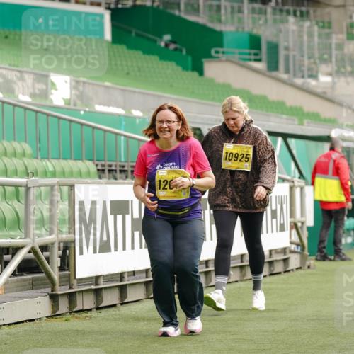 13.09.2026 - 21. swb-Marathon Bremen Michael Burmester http://msf.ph/oto/10426973 13.09.2026 10:50:34 Laufen im Stadion 10533, 10534, 10573, 10627, 10667, 10710, 11031, 11254, 11266, 11352, 11496, 11712, 11780, 11807, 11851, 11942, 12440, 12535, 10161, 10264, 10349, 10535, 10895, 10933, 10970, 11050, 11104, 11181, 11244, 11262, 11296, 11443, 11457, 11529, 11530, 11546, 11573, 11574, 11579, 11639, 11663, 11675, 11760, 12157, 12340, 12444 meine-sportfotos.de