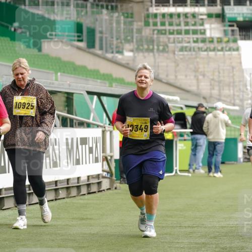 13.09.2026 - 21. swb-Marathon Bremen Michael Burmester http://msf.ph/oto/10426981 13.09.2026 10:50:35 Laufen im Stadion 10533, 10534, 10573, 10627, 10667, 10710, 11031, 11254, 11266, 11352, 11496, 11712, 11780, 11807, 11851, 11942, 12440, 12535, 10161, 10264, 10349, 10535, 10895, 10933, 10970, 11050, 11104, 11181, 11244, 11262, 11296, 11443, 11457, 11529, 11530, 11546, 11573, 11574, 11579, 11639, 11663, 11675, 11760, 12157, 12340, 12444 meine-sportfotos.de