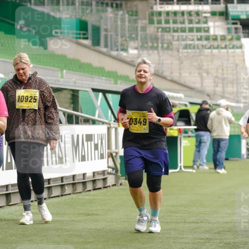 13.09.2026 - 21. swb-Marathon Bremen Michael Burmester http://msf.ph/oto/10426986 13.09.2026 10:50:35 Laufen im Stadion 10533, 10534, 10573, 10627, 10667, 10710, 11031, 11254, 11266, 11352, 11496, 11712, 11780, 11807, 11851, 11942, 12440, 12535, 10161, 10264, 10349, 10535, 10895, 10933, 10970, 11050, 11104, 11181, 11244, 11262, 11296, 11443, 11457, 11529, 11530, 11546, 11573, 11574, 11579, 11639, 11663, 11675, 11760, 12157, 12340, 12444 meine-sportfotos.de