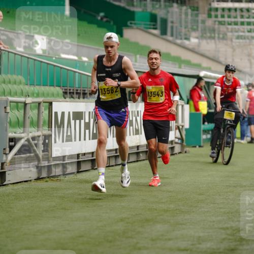13.09.2026 - 21. swb-Marathon Bremen Michael Burmester http://msf.ph/oto/10426996 13.09.2026 10:17:38 Laufen im Stadion 10597, 12272, 12457, 12458, 13501, 13504, 13510, 13515, 13517, 13522, 13542, 13543, 13547, 13554, 13561, 13567, 13569, 13571, 13572, 13576, 13579, 13582, 13602, 13603, 13604, 13623, 13630, 13635, 13643 meine-sportfotos.de
