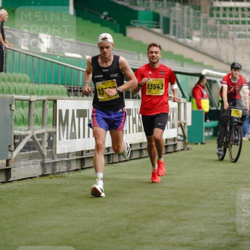 13.09.2026 - 21. swb-Marathon Bremen Michael Burmester http://msf.ph/oto/10427007 13.09.2026 10:17:38 Laufen im Stadion 10597, 12272, 12457, 12458, 13501, 13504, 13510, 13515, 13517, 13522, 13542, 13543, 13547, 13554, 13561, 13567, 13569, 13571, 13572, 13576, 13579, 13582, 13602, 13603, 13604, 13623, 13630, 13635, 13643 meine-sportfotos.de