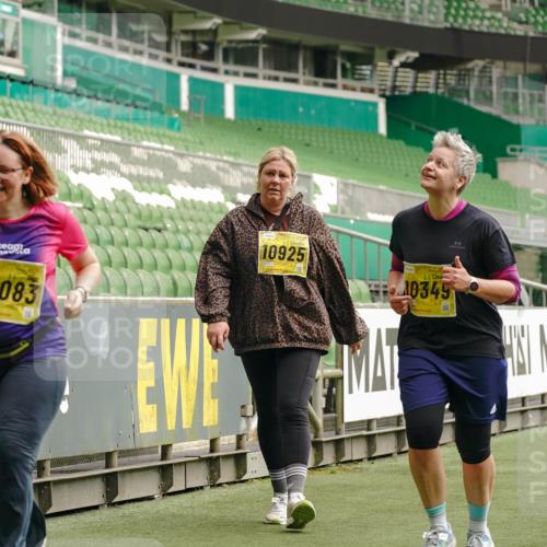 13.09.2026 - 21. swb-Marathon Bremen Michael Burmester http://msf.ph/oto/10427025 13.09.2026 10:50:39 Laufen im Stadion 10533, 10534, 10573, 10627, 10667, 10710, 11031, 11266, 11352, 11496, 11712, 11780, 11807, 11851, 12440, 12535, 10161, 10264, 10349, 10535, 10895, 10933, 10970, 11050, 11104, 11262, 11296, 11443, 11457, 11529, 11530, 11546, 11573, 11574, 11579, 11639, 11663, 11675, 11698, 11760, 12157, 12340, 12444 meine-sportfotos.de