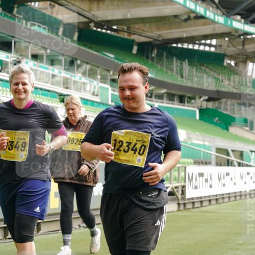 13.09.2026 - 21. swb-Marathon Bremen Michael Burmester http://msf.ph/oto/10427083 13.09.2026 10:50:42 Laufen im Stadion 10533, 10534, 10573, 10627, 10667, 10710, 11031, 11266, 11352, 11496, 11712, 11780, 11807, 12377, 12408, 12440, 12535, 10161, 10264, 10349, 10535, 10732, 10895, 10933, 10970, 11050, 11104, 11262, 11296, 11423, 11443, 11457, 11529, 11530, 11546, 11573, 11579, 11639, 11663, 11675, 11698, 11760, 12157, 12340, 12444, 12472 meine-sportfotos.de