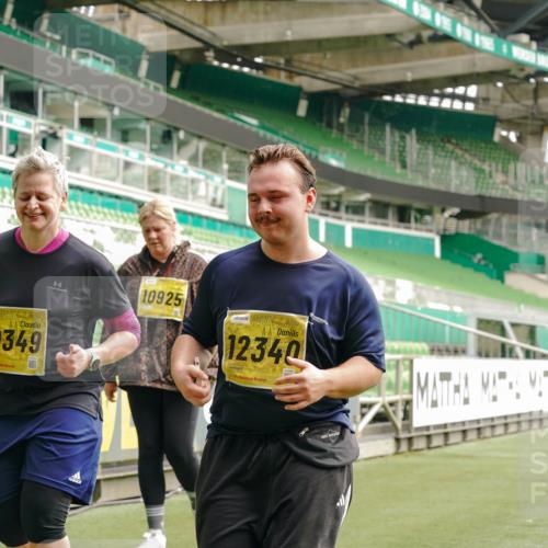 13.09.2026 - 21. swb-Marathon Bremen Michael Burmester http://msf.ph/oto/10427093 13.09.2026 10:50:42 Laufen im Stadion 10533, 10534, 10573, 10627, 10667, 10710, 11031, 11266, 11352, 11496, 11712, 11780, 11807, 12377, 12408, 12440, 12535, 10161, 10264, 10349, 10535, 10732, 10895, 10933, 10970, 11050, 11104, 11262, 11296, 11423, 11443, 11457, 11529, 11530, 11546, 11573, 11579, 11639, 11663, 11675, 11698, 11760, 12157, 12340, 12444, 12472 meine-sportfotos.de
