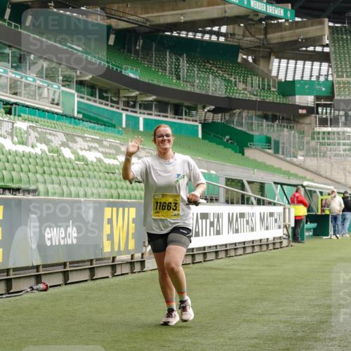 13.09.2026 - 21. swb-Marathon Bremen Michael Burmester http://msf.ph/oto/10427115 13.09.2026 10:50:46 Laufen im Stadion 10533, 10534, 10573, 10627, 10650, 10667, 10710, 11031, 11195, 11266, 11352, 11496, 11712, 11780, 11807, 12377, 12408, 12440, 12535, 10161, 10264, 10292, 10349, 10535, 10732, 10895, 10925, 10933, 10970, 11050, 11104, 11262, 11296, 11423, 11443, 11457, 11529, 11530, 11546, 11573, 11579, 11639, 11663, 11675, 11698, 11760, 12083, 12157, 12340, 12444, 12472 meine-sportfotos.de