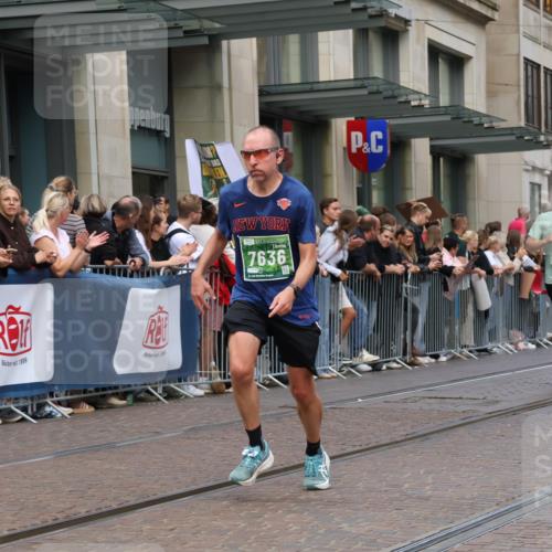 13.09.2026 - 21. swb-Marathon Bremen Strokosch-Dieckow http://msf.ph/oto/10427120 13.09.2026 13:06:59 Ziel 1540, 1863, 2706, 3043, 3118, 4743, 4808, 6053, 7636, 7876, 8060, 8098, 8980, 9927, 521, 749, 788, 1009, 3127, 3794, 3910, 3973, 4574, 5238, 6784, 6951, 8580, 8888, 9708 meine-sportfotos.de