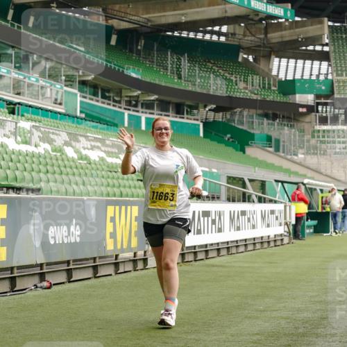 13.09.2026 - 21. swb-Marathon Bremen Michael Burmester http://msf.ph/oto/10427124 13.09.2026 10:50:46 Laufen im Stadion 10533, 10534, 10573, 10627, 10650, 10667, 10710, 11031, 11195, 11266, 11352, 11496, 11712, 11780, 11807, 12377, 12408, 12440, 12535, 10161, 10264, 10292, 10349, 10535, 10732, 10895, 10925, 10933, 10970, 11050, 11104, 11262, 11296, 11423, 11443, 11457, 11529, 11530, 11546, 11573, 11579, 11639, 11663, 11675, 11698, 11760, 12083, 12157, 12340, 12444, 12472 meine-sportfotos.de