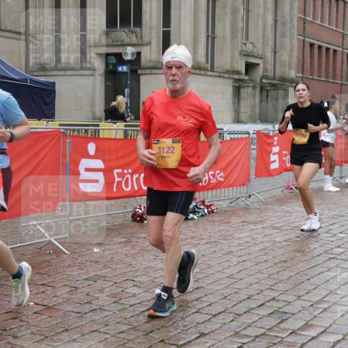 13.09.2026 - Kiel Lauf Yannick Fuchs http://msf.ph/oto/10427133 13.09.2026 11:05:56 Ziel 1111, 1359, 2959, 3475, 4058, 4148, 4153, 4392, 4764, 4980, 5187, 5229, 5526, 5756, 5925, 6307, 6823, 7942, 8295, 8323, 8452, 8879, 9016, 9279, 9757, 10557, 10830, 11049, 11218, 11372, 12133, 12356, 12646, 12647, 12649, 1491, 2365, 2959, 3122, 3352, 3421, 4148, 4153, 4764, 4979, 5526, 5888, 5909, 5954, 6162, 6668, 7899, 8334, 8498, 9480, 9589, 9747, 10133, 10386, 10557, 10599, 11049, 11160, 11618, 12012, 12233, 799, 824, 2781, 2782, 3618, 7045, 7452, 8163, 8400, 9781 meine-sportfotos.de